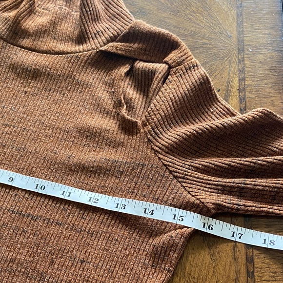 Project Social T Small Ribbed Women's cutout soft turtleneck - Picture 6 of 7